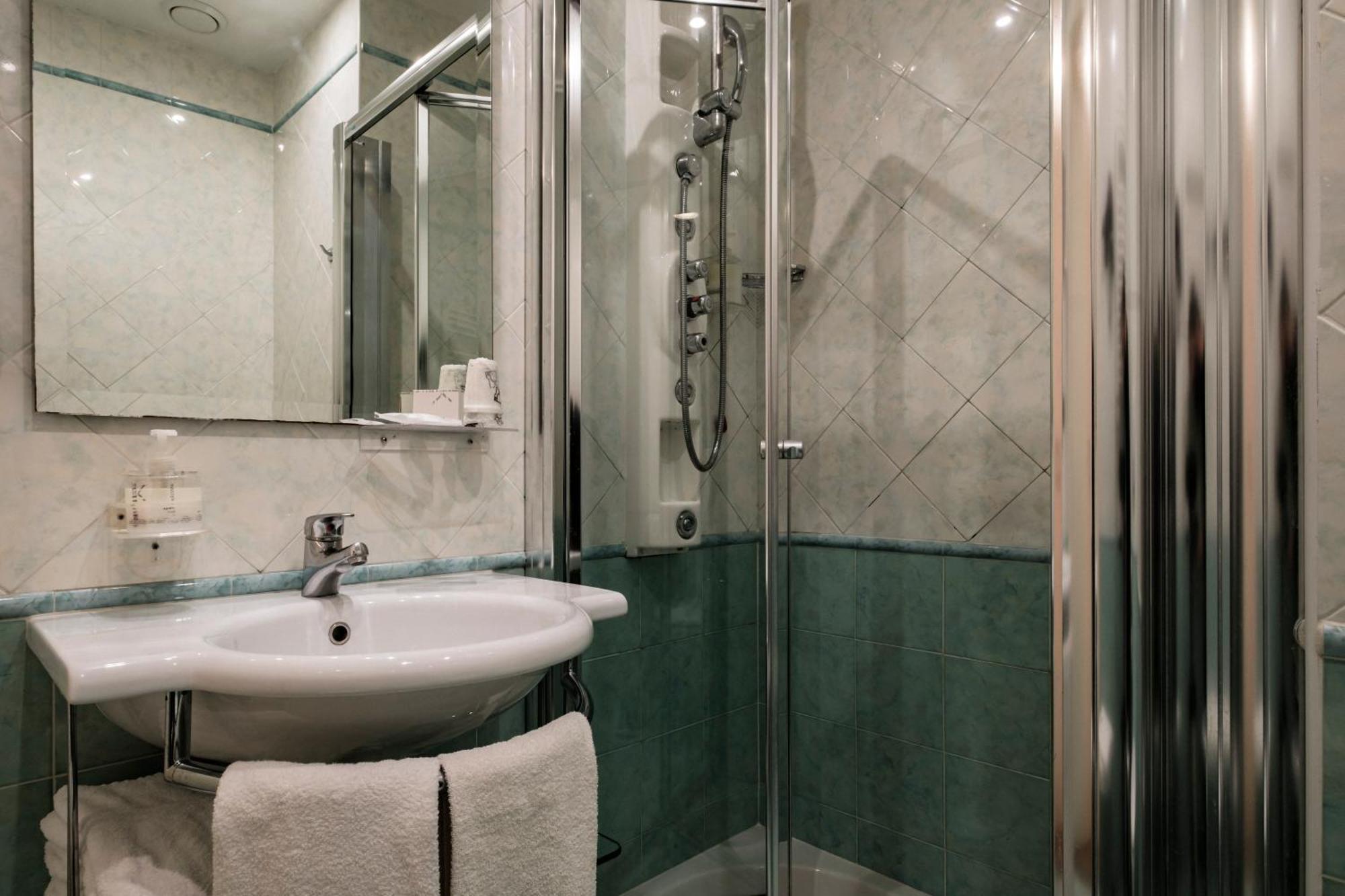 Augustus Hotel Riccione Bagian luar foto